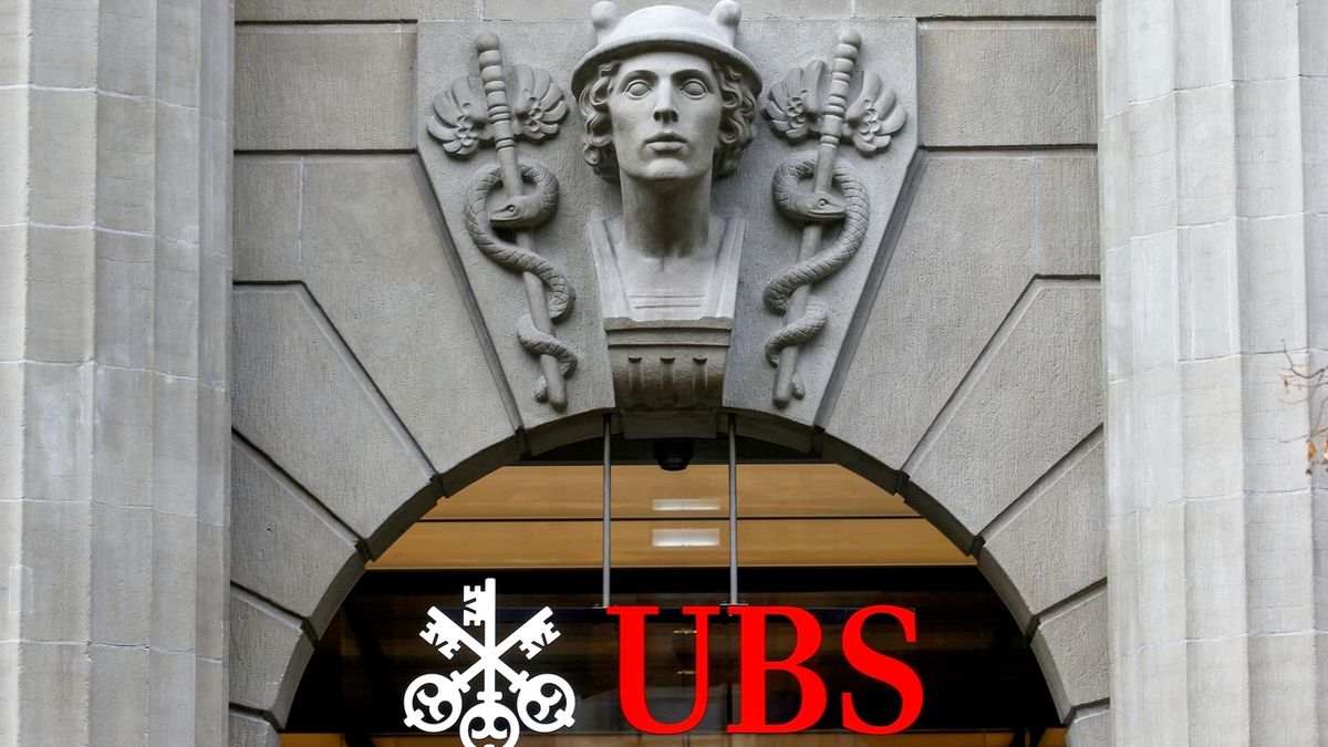 Soud snížil bance UBS pokutu za daňové úniky na „pouhých“ 46 miliard